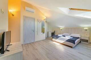 Гостиница Белла Виста Геленджик Трехместный номер Делюкс-3