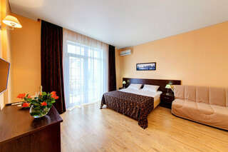 Гостиница Белла Виста Геленджик Четырехместный номер с балконом-1